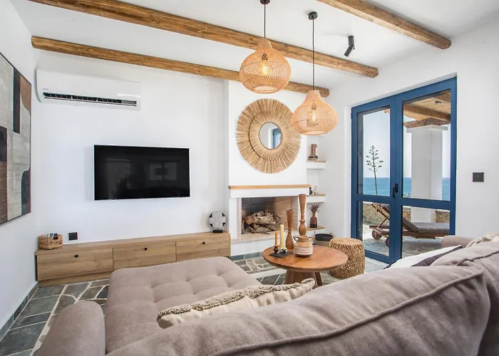 Villa Mare Mio, Beachfront, Newly Rennovated